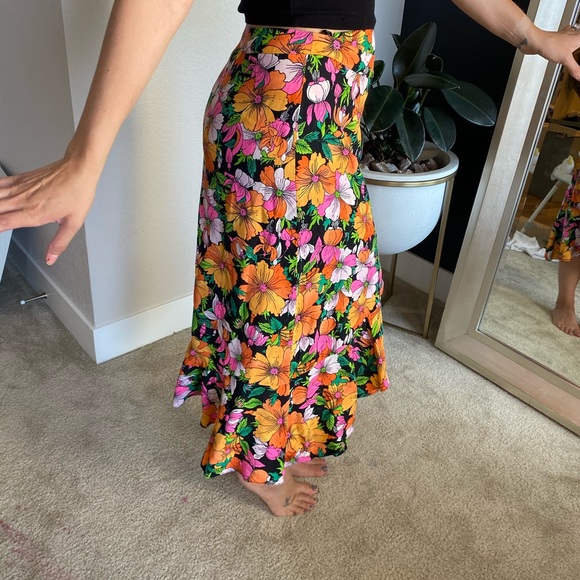 Topshop Dresses & Skirts - Topshop Heavy Petal Floral Wrap MIDI Skirt